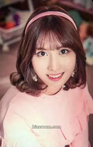 Momo TWICE Showcase Live Tour 2018 ‘Candy Pop’ Photocard - TWICE - TWICE K-pop photocard