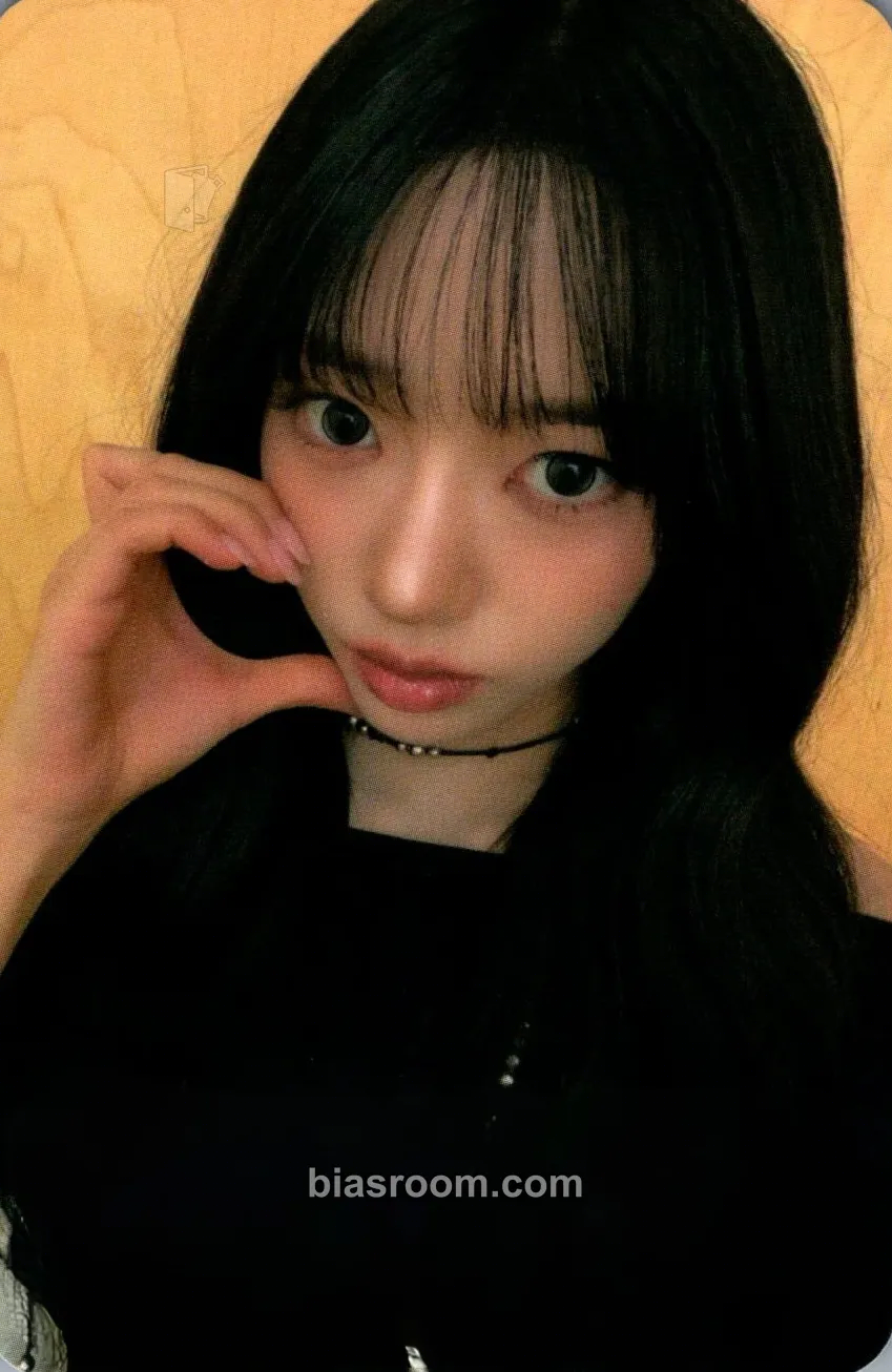 Sooin BITE NOW Photocard - MEOVV - MEOVV K-pop photocard