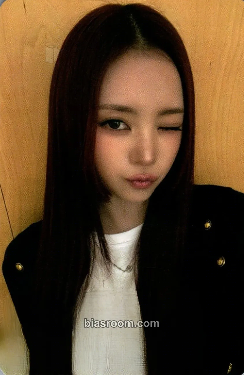 Narin BITE NOW Photocard - MEOVV - MEOVV K-pop photocard