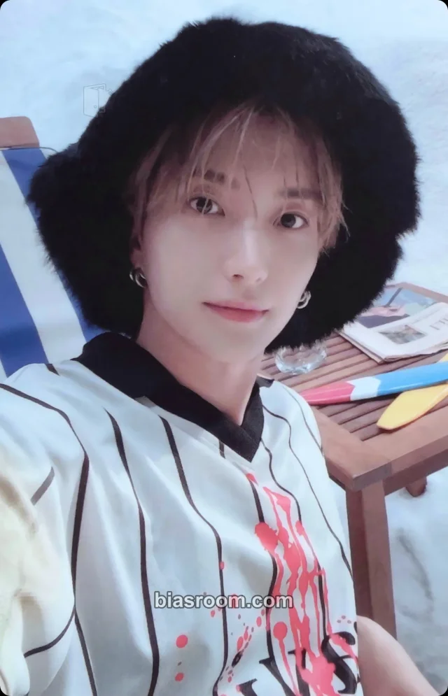 Leeteuk SUPER JUNIOR 2022 Winter SMTOWN: SMCU Palace K-pop photocard