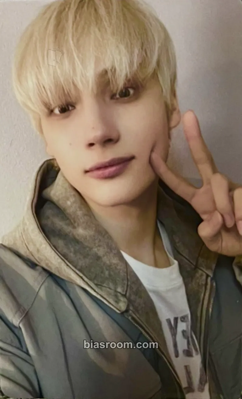 Huening Kai 7TH YEAR: A Moment of Stillness in the Thorns Photocard - TOMORROW X TOGETHER - TOMORROW X TOGETHER K-pop photocard