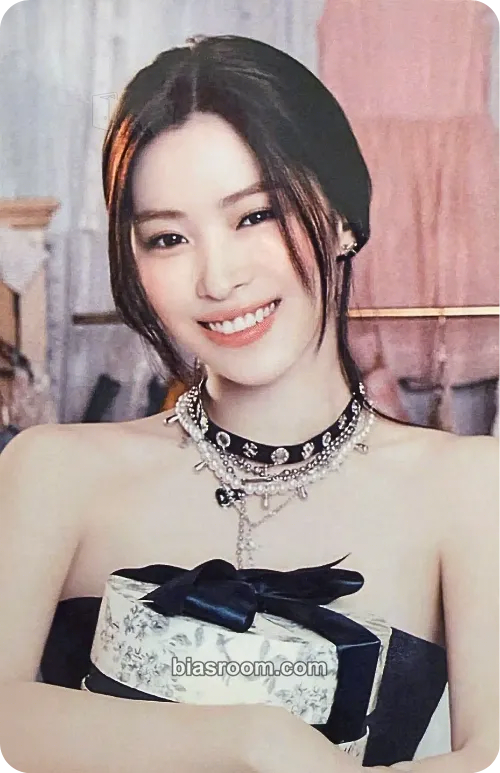 Ryujin Collector Photocard - ITZY - ITZY K-pop photocard