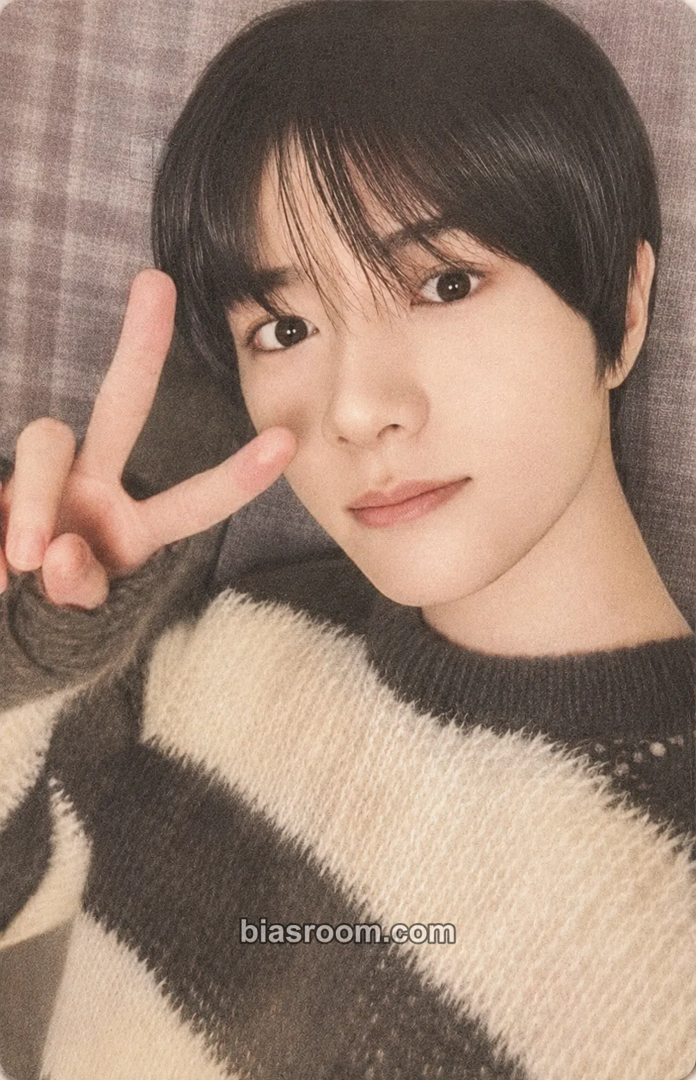 Beomgyu 7TH YEAR: A Moment of Stillness in the Thorns Photocard - TOMORROW X TOGETHER - TOMORROW X TOGETHER K-pop photocard