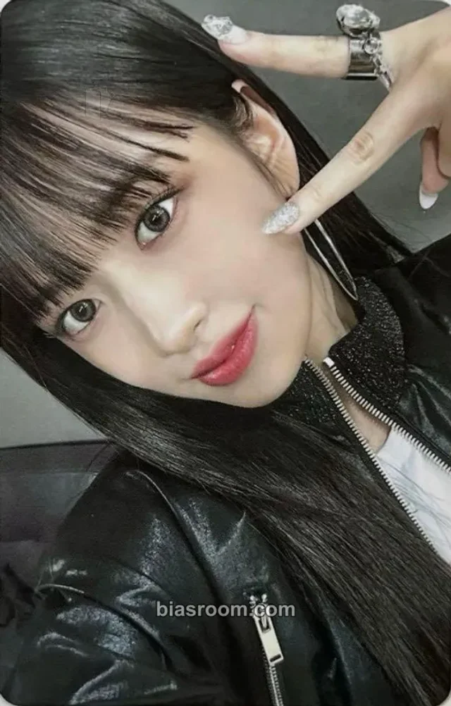 IVE - Yujin - WAVE Album album photocard C version