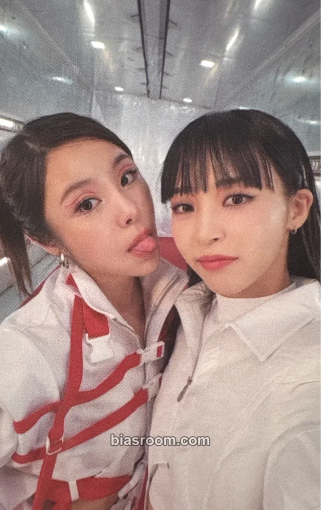 MAMAMOO - Moonbyul & Wheein - MIC ON Album album photocard 1takes