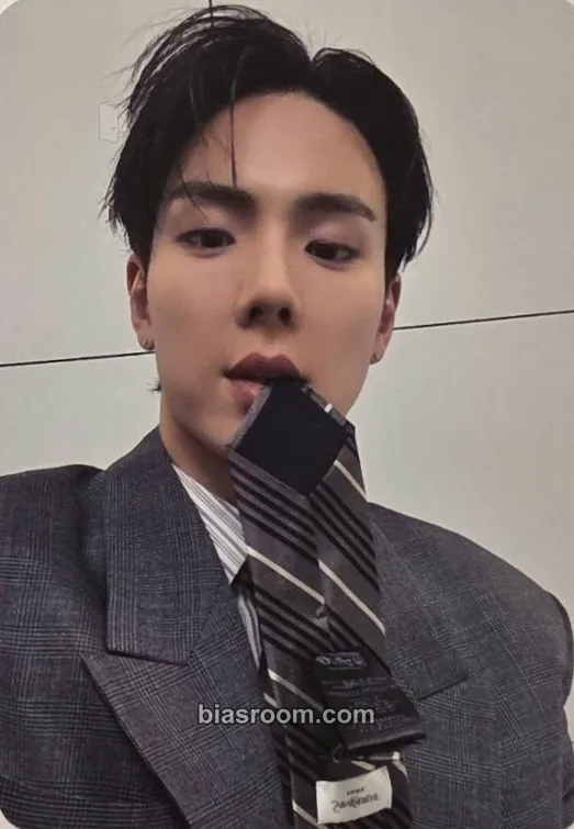 Shownu Love Me Photocard - MONSTA X - MONSTA X K-pop photocard