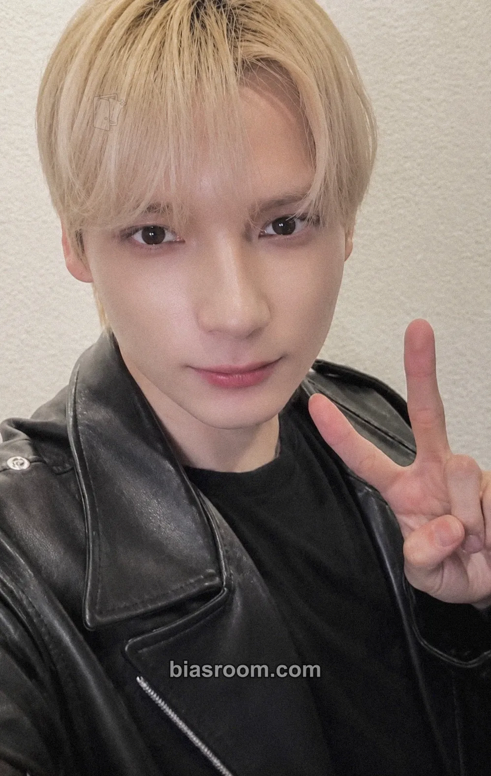 Huening Kai 7TH YEAR: A Moment of Stillness in the Thorns Photocard - TOMORROW X TOGETHER - TOMORROW X TOGETHER K-pop photocard
