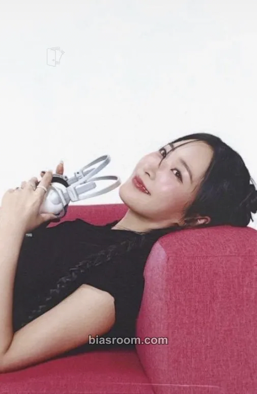 Yuri SMTOWN LIVE 2025 Photocard - Girls' Generation - Girls' Generation K-pop photocard