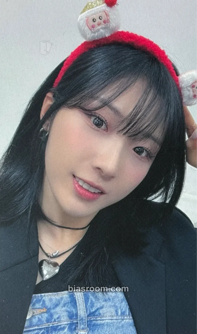 ARTMS - HaSeul - 2024 Season's Greetings: Shoot for the Moon Other fansign soundwave XL photocard season's greetings
