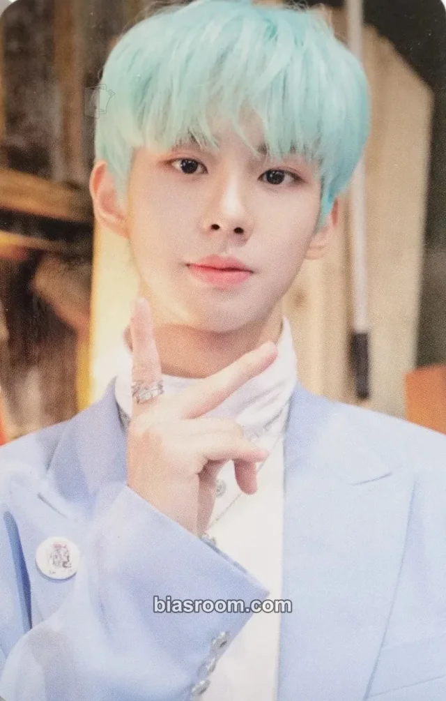 MCND - Win - Into the ICE AGE Album album photocard