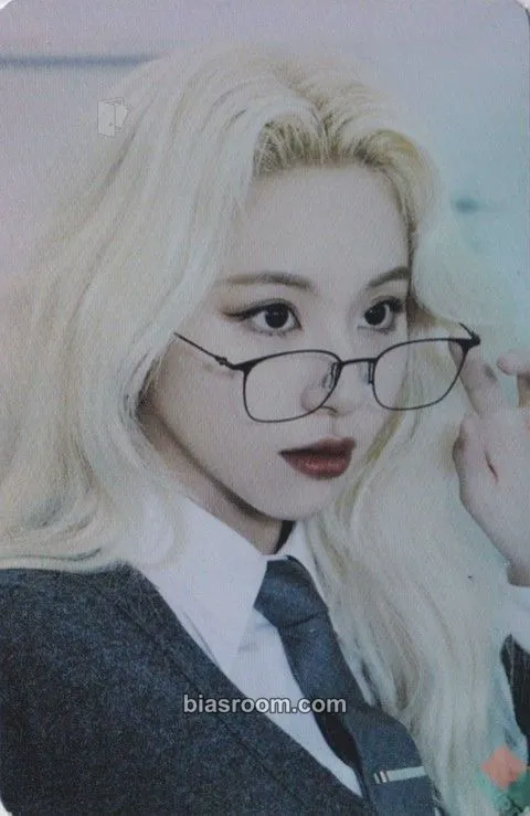 Chaeyoung Formula of Love: O+T=<3 Photocard - TWICE - TWICE K-pop photocard