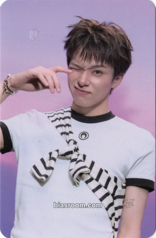 TREASURE - Asahi - Pulse on Tour Event trading card version 2 A version random pack