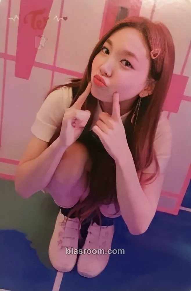Nayeon SIGNAL Photocard - TWICE - TWICE K-pop photocard