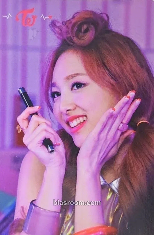 Nayeon SIGNAL Photocard - TWICE - TWICE K-pop photocard