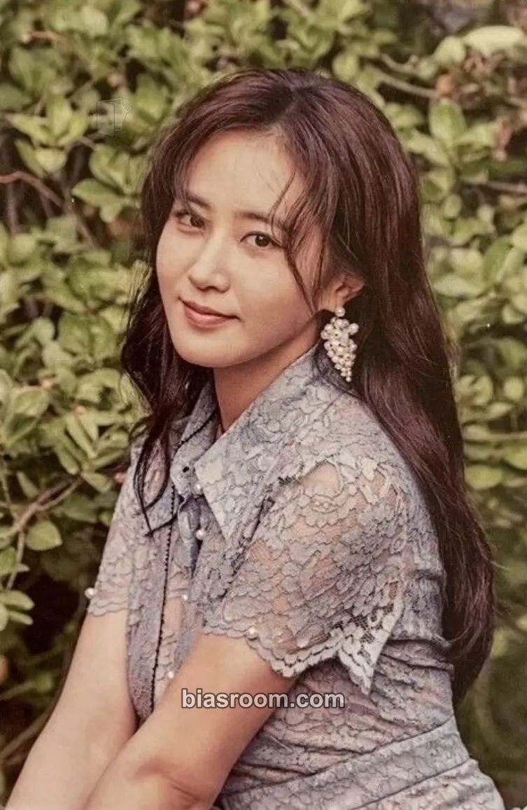 Yuri Season’s Greetings 2017 Photocard - Girls' Generation - Girls' Generation K-pop photocard