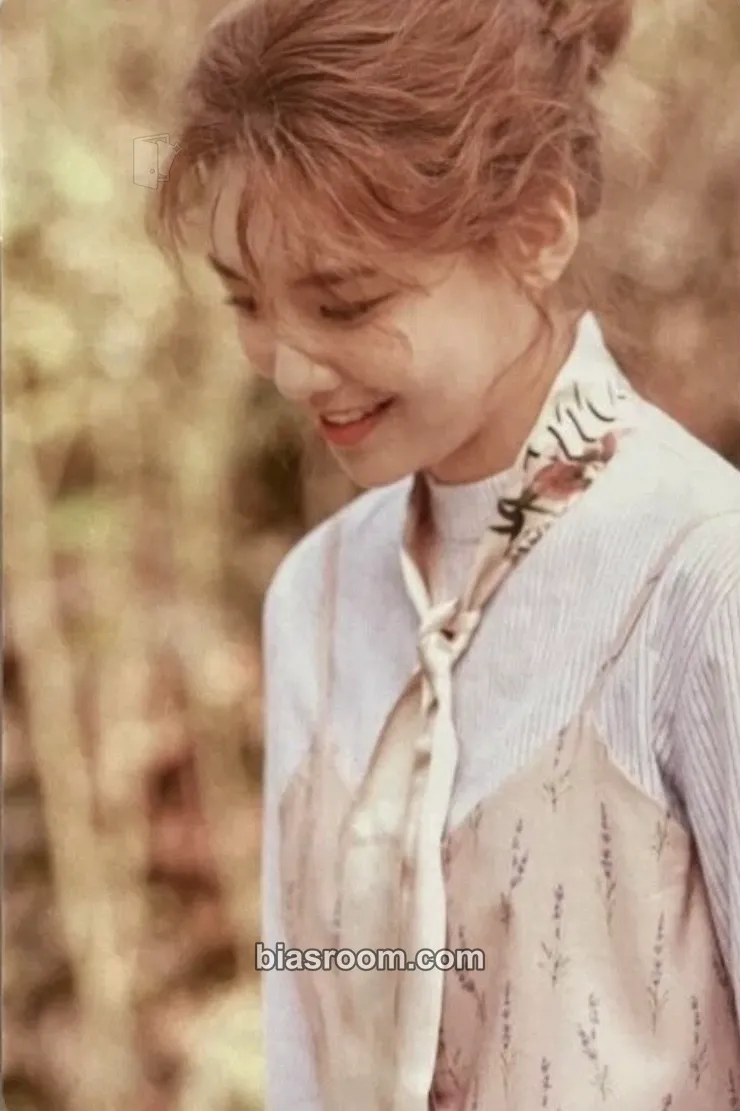 Sooyoung Season’s Greetings 2017 Photocard - Girls' Generation - Girls' Generation K-pop photocard