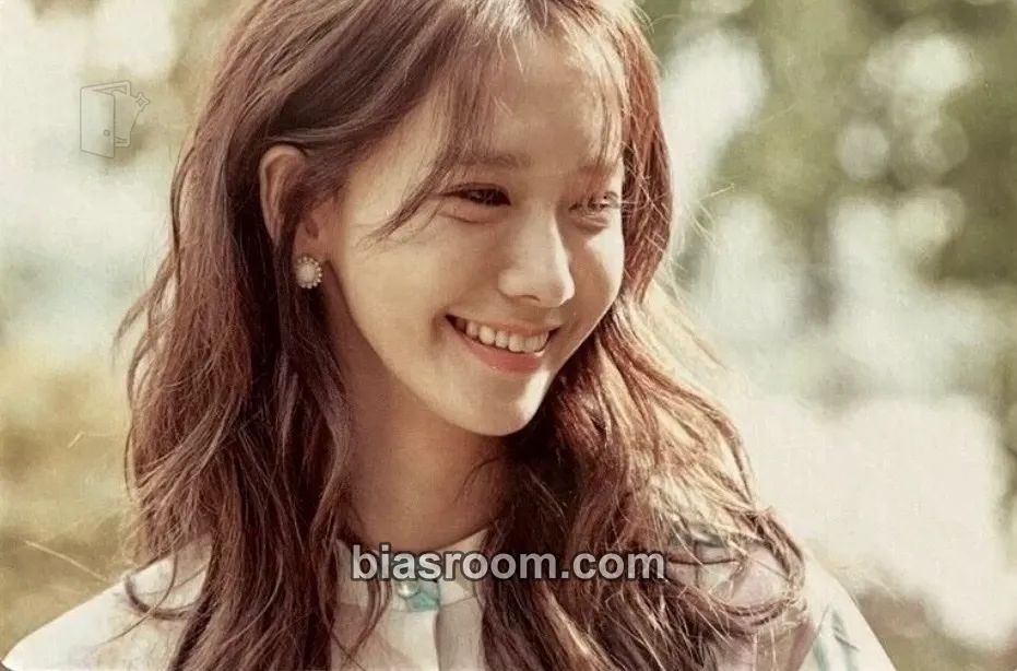 Yoona Season’s Greetings 2017 Photocard - Girls' Generation - Girls' Generation K-pop photocard