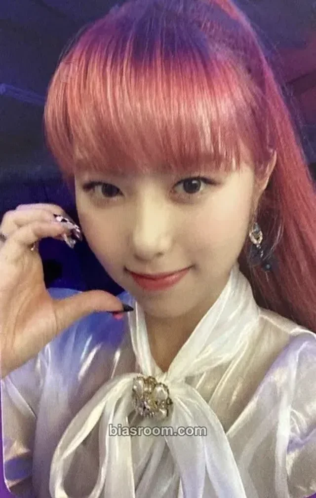 PURPLE KISS - Ireh - HIDE & SEEK Album fancafe event