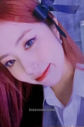 Ireh Geekyland Photocard - PURPLE KISS - PURPLE KISS K-pop photocard