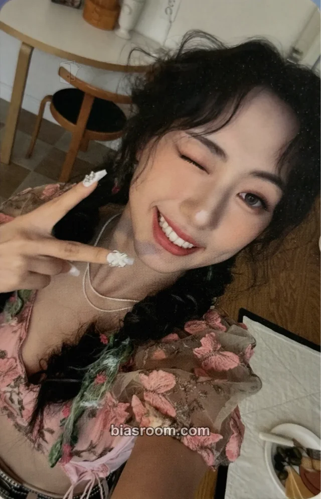 I:MOND - A-hyeon - Under My Album album photocard version 1
