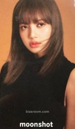 Lisa Lisa x MOONSHOT Photocard - BLACKPINK - BLACKPINK K-pop photocard