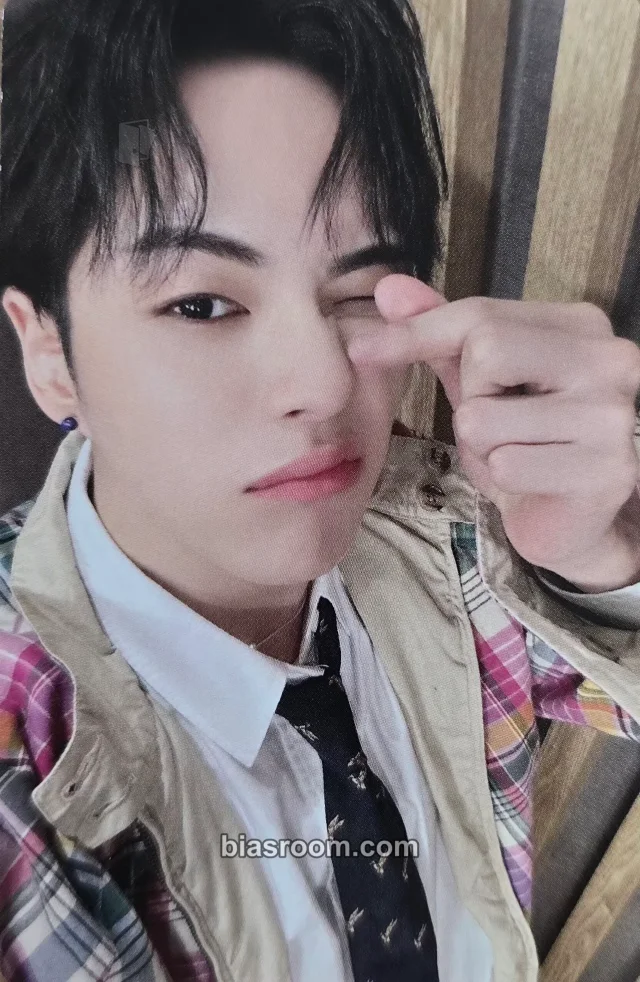 TREASURE - Yoon Jaehyuk - 3rd Anniversary Magazine Other random photocard selfie