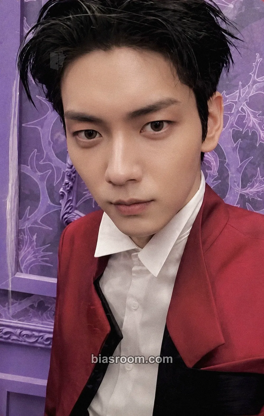 Soobin 7TH YEAR: A Moment of Stillness in the Thorns Photocard - TOMORROW X TOGETHER - TOMORROW X TOGETHER K-pop photocard