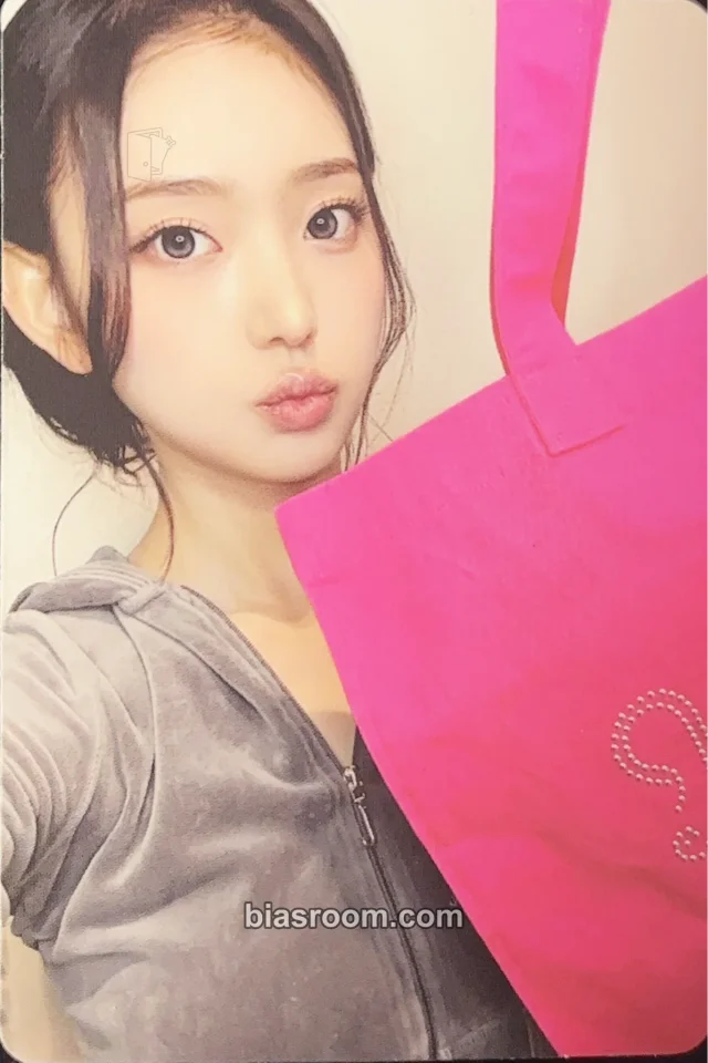 KiiiKiii - Leesol - KiiiKiii FesTiiival Event merch photocard tote bag