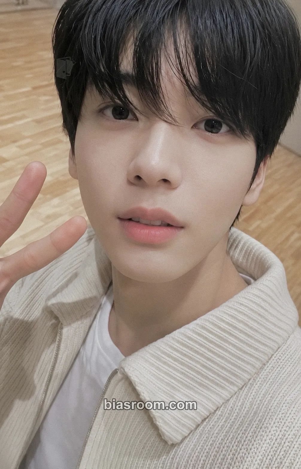 Soobin 7TH YEAR: A Moment of Stillness in the Thorns Photocard - TOMORROW X TOGETHER - TOMORROW X TOGETHER K-pop photocard