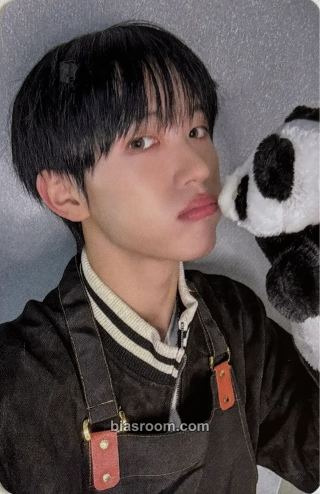 NouerA - Gihyeon - MU (無限大) Album mini fan-meeting pre-debut entrance / attendance benefit