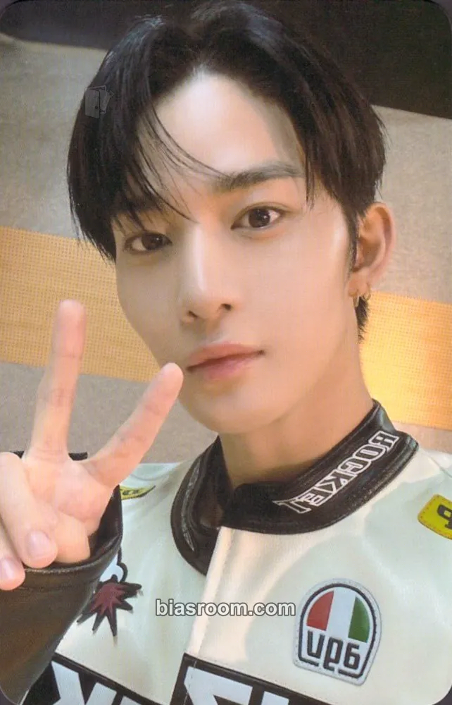 Jinyoung STILL YOUNG Photocard - Bae Jinyoung - Bae Jinyoung K-pop photocard
