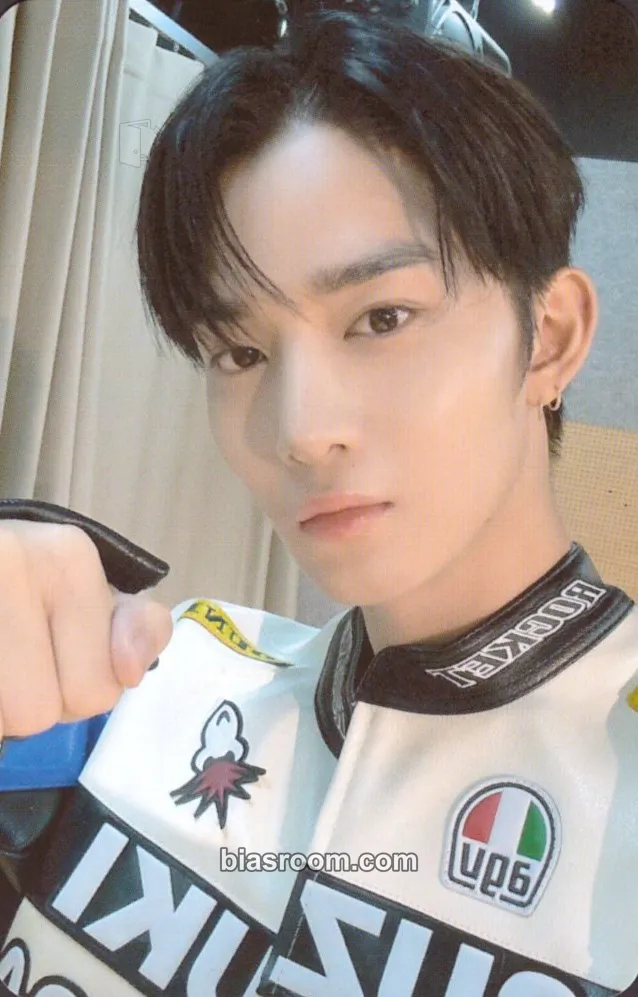 Jinyoung STILL YOUNG Photocard - Bae Jinyoung - Bae Jinyoung K-pop photocard