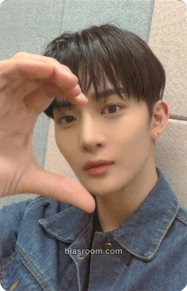 Jinyoung STILL YOUNG Photocard - Bae Jinyoung - Bae Jinyoung K-pop photocard