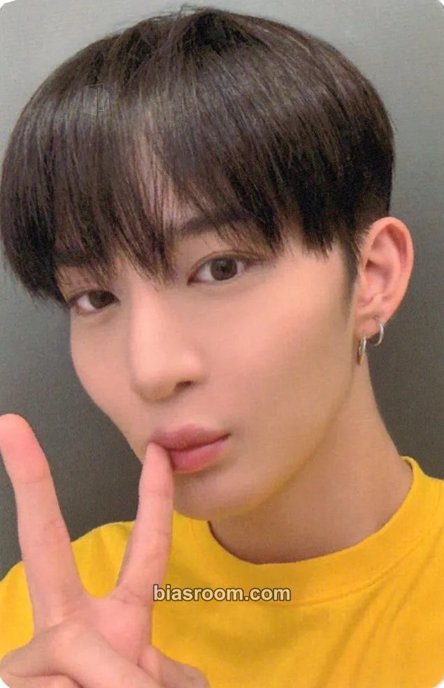 Jinyoung STILL YOUNG Photocard - Bae Jinyoung - Bae Jinyoung K-pop photocard