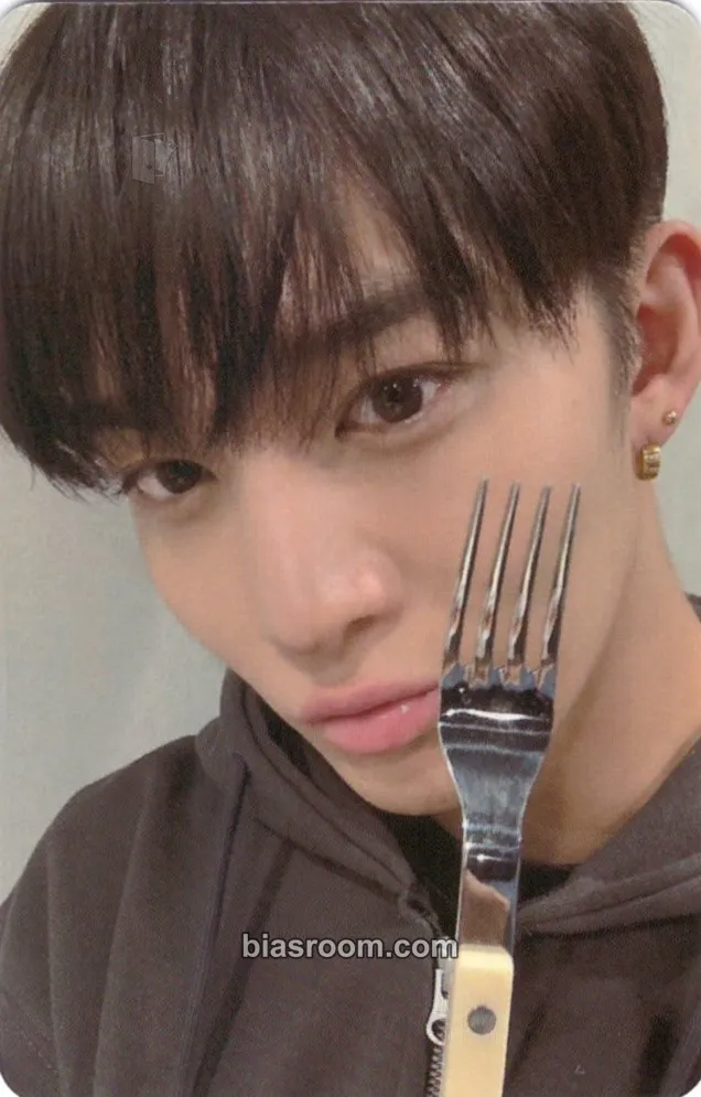 Jinyoung STILL YOUNG Photocard - Bae Jinyoung - Bae Jinyoung K-pop photocard