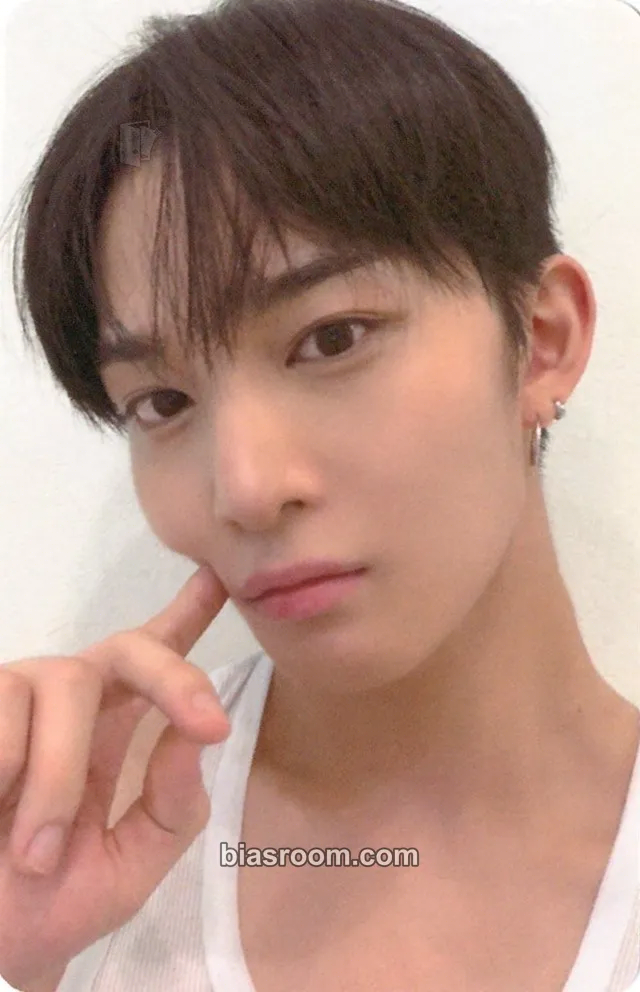 Jinyoung STILL YOUNG Photocard - Bae Jinyoung - Bae Jinyoung K-pop photocard