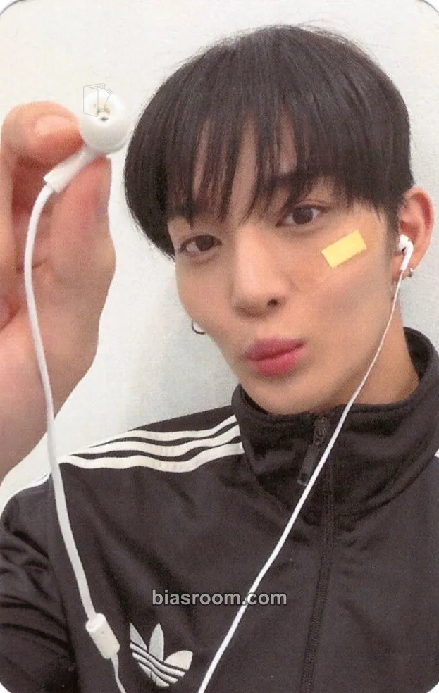 Jinyoung STILL YOUNG Photocard - Bae Jinyoung - Bae Jinyoung K-pop photocard