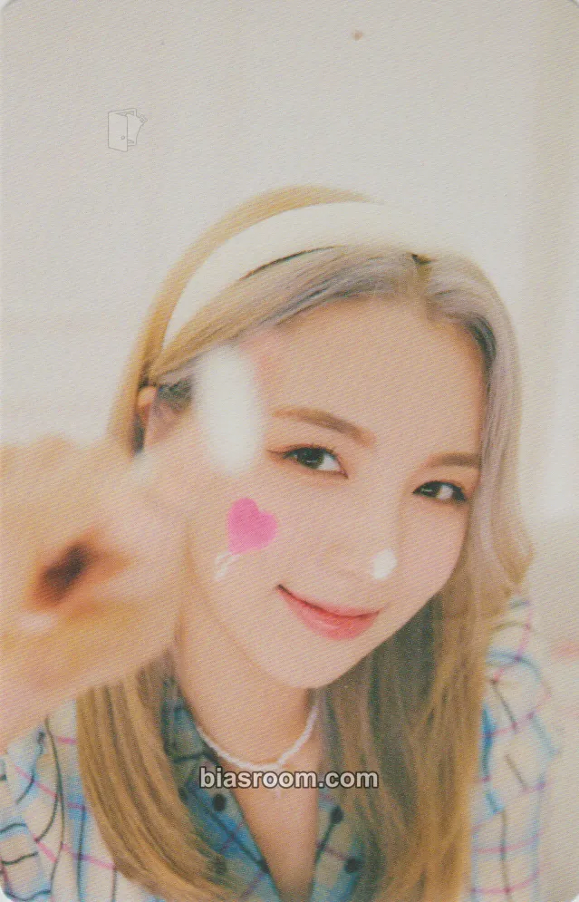 Lucy 2023 Season's Greetings Photocard - WOOAH - WOOAH K-pop photocard