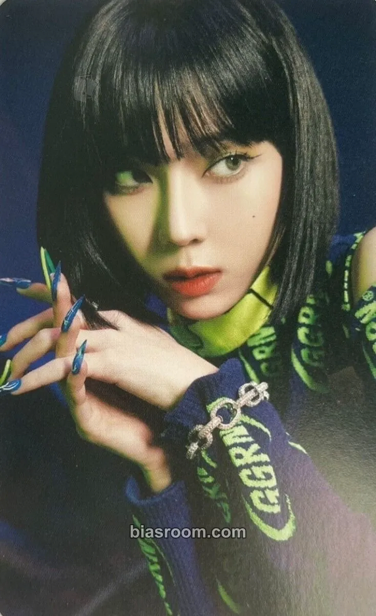 Winter 2022 JAPAN PREMIUM SHOWCASE SYNK Photocard - aespa - aespa K-pop photocard