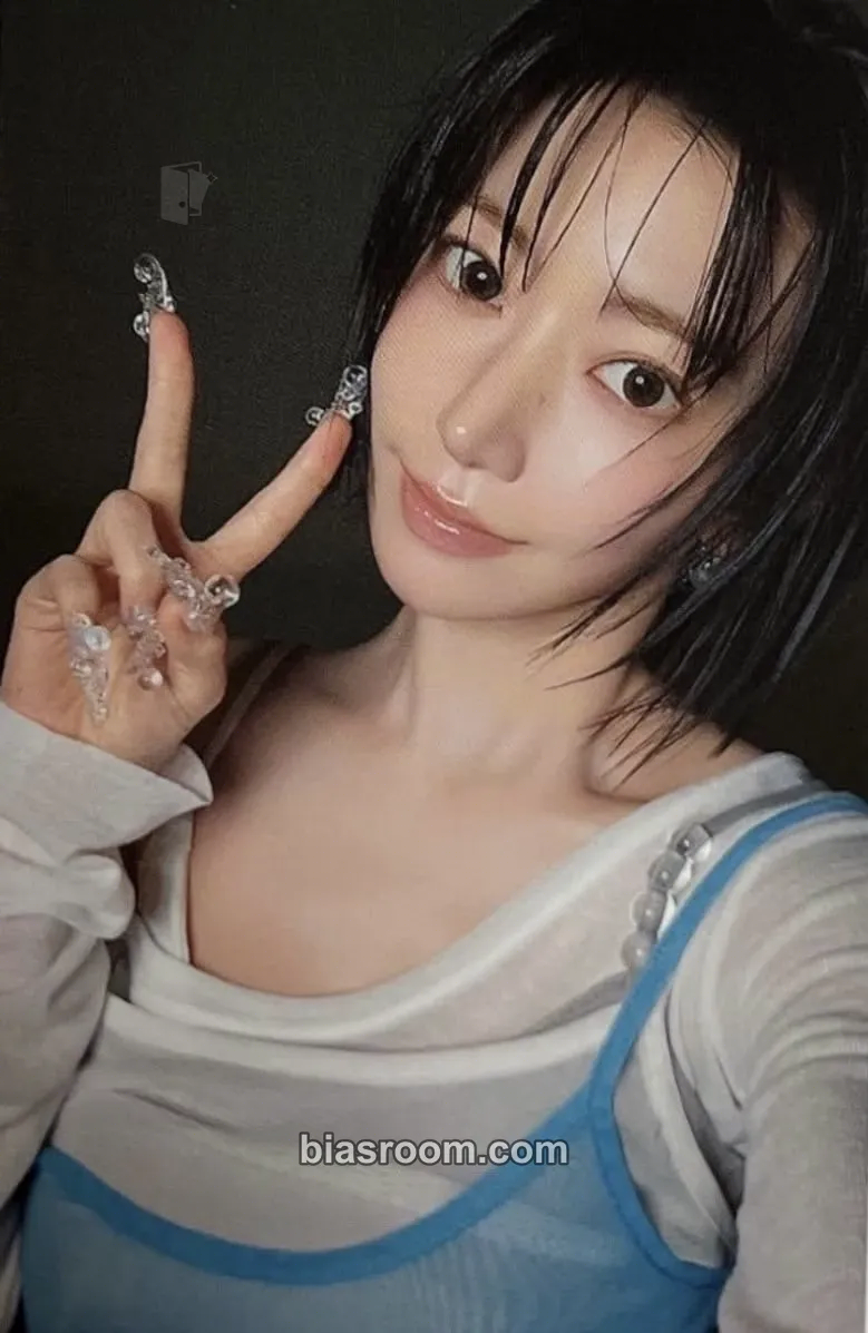Sakura PUREFLOW pt.1 Photocard - LE SSERAFIM - LE SSERAFIM K-pop photocard