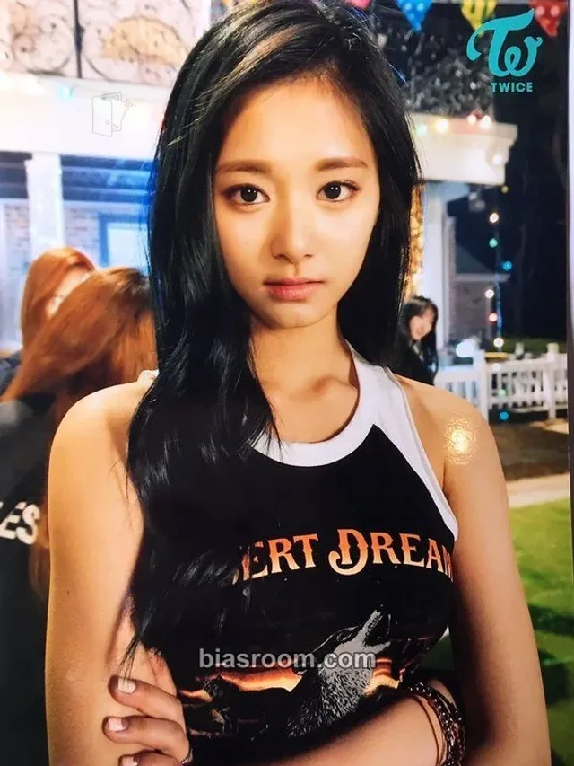 TWICE - Tzuyu - PAGE TWO Album broadcast
