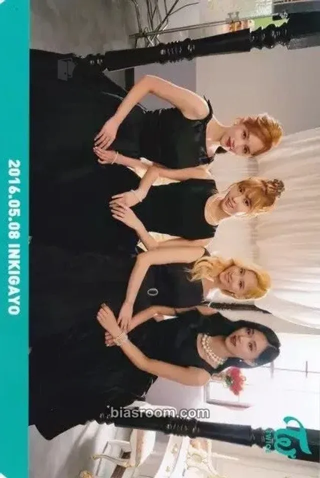 TWICE - Momo & Sana & Mina - PAGE TWO Album broadcast