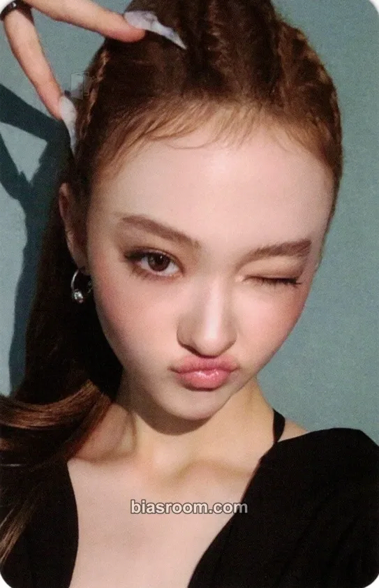 Ella BITE NOW Photocard - MEOVV - MEOVV K-pop photocard