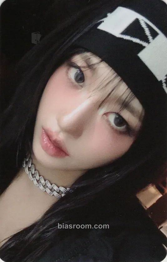 Sooin BITE NOW Photocard - MEOVV - MEOVV K-pop photocard