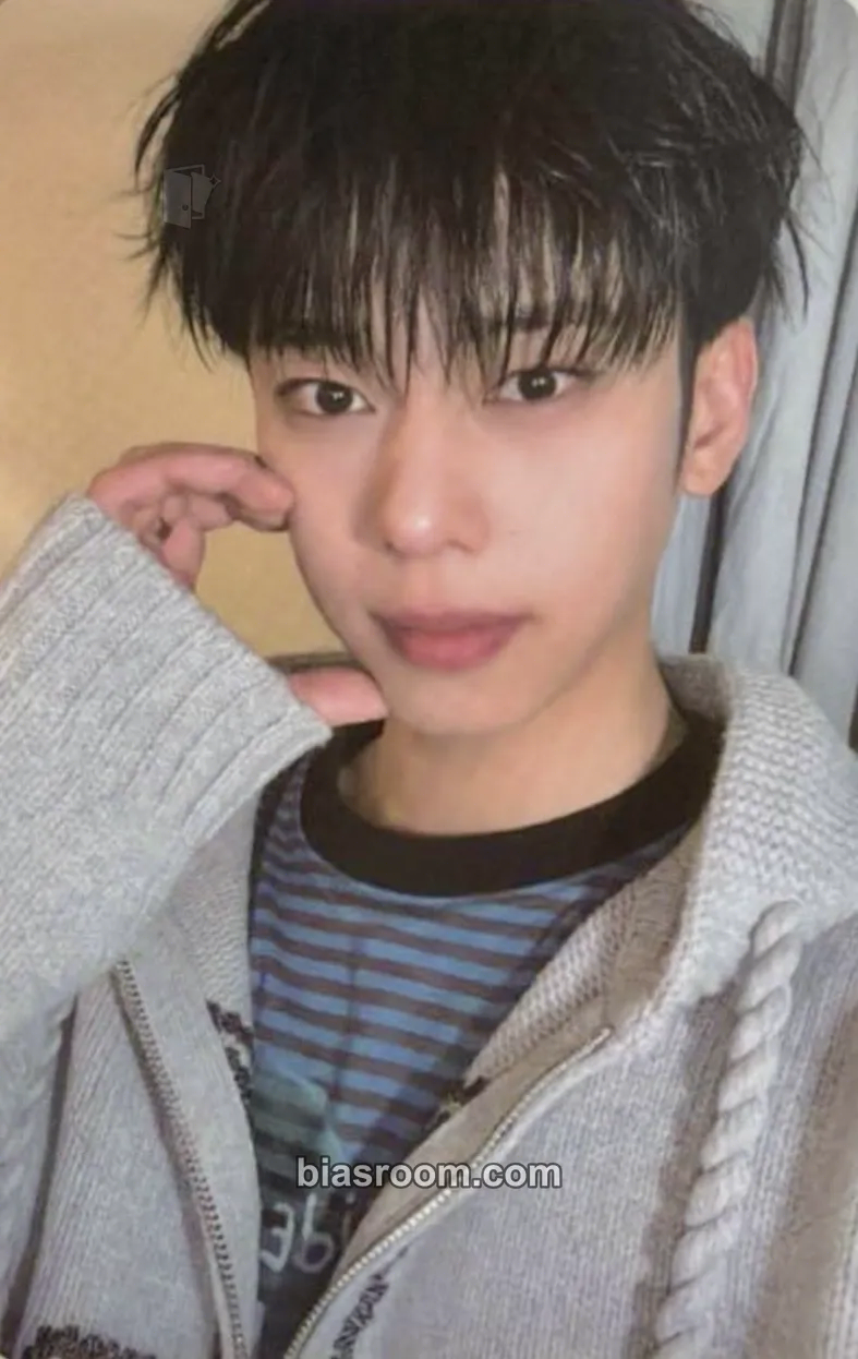 Donghyun SEVEN : CRIMSON HORIZON Photocard - AB6IX - AB6IX K-pop photocard