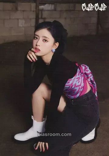 Rima “Clap Clap” official goods Photocard - NiziU - NiziU K-pop photocard