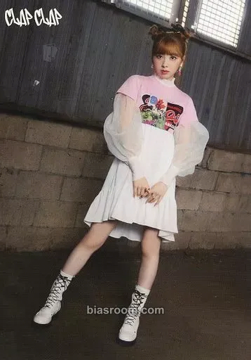 Miihi “Clap Clap” official goods Photocard - NiziU - NiziU K-pop photocard