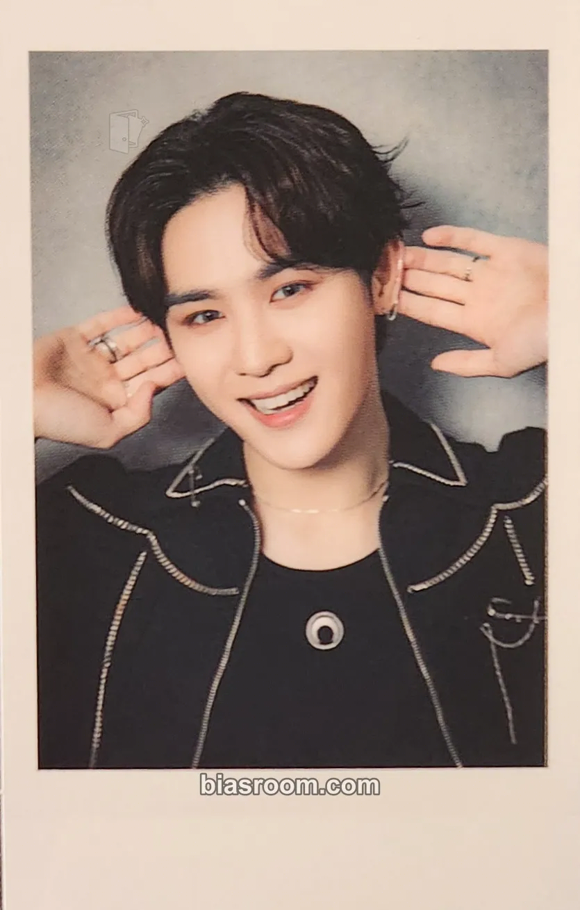 Kun Vijion WeyZenNi Japan Book Photocard - WayV - WayV K-pop photocard
