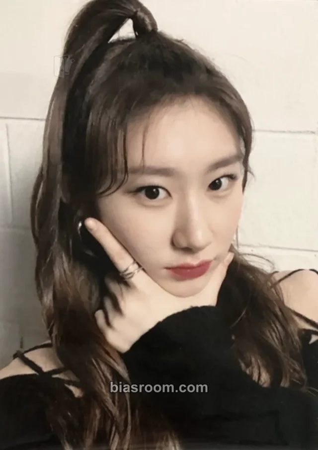 ITZY - Chaeryeong - IT’z ME Album photo print gacha event soundwave lucky draw (LD)
