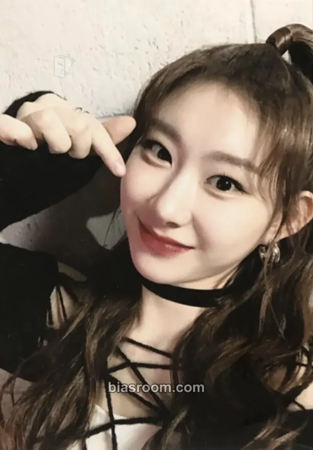 ITZY - Chaeryeong - IT’z ME Album photo print gacha event soundwave lucky draw (LD)